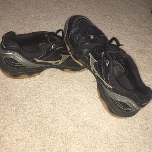 Women’s Mizuno volleyball shoes Size 7.5